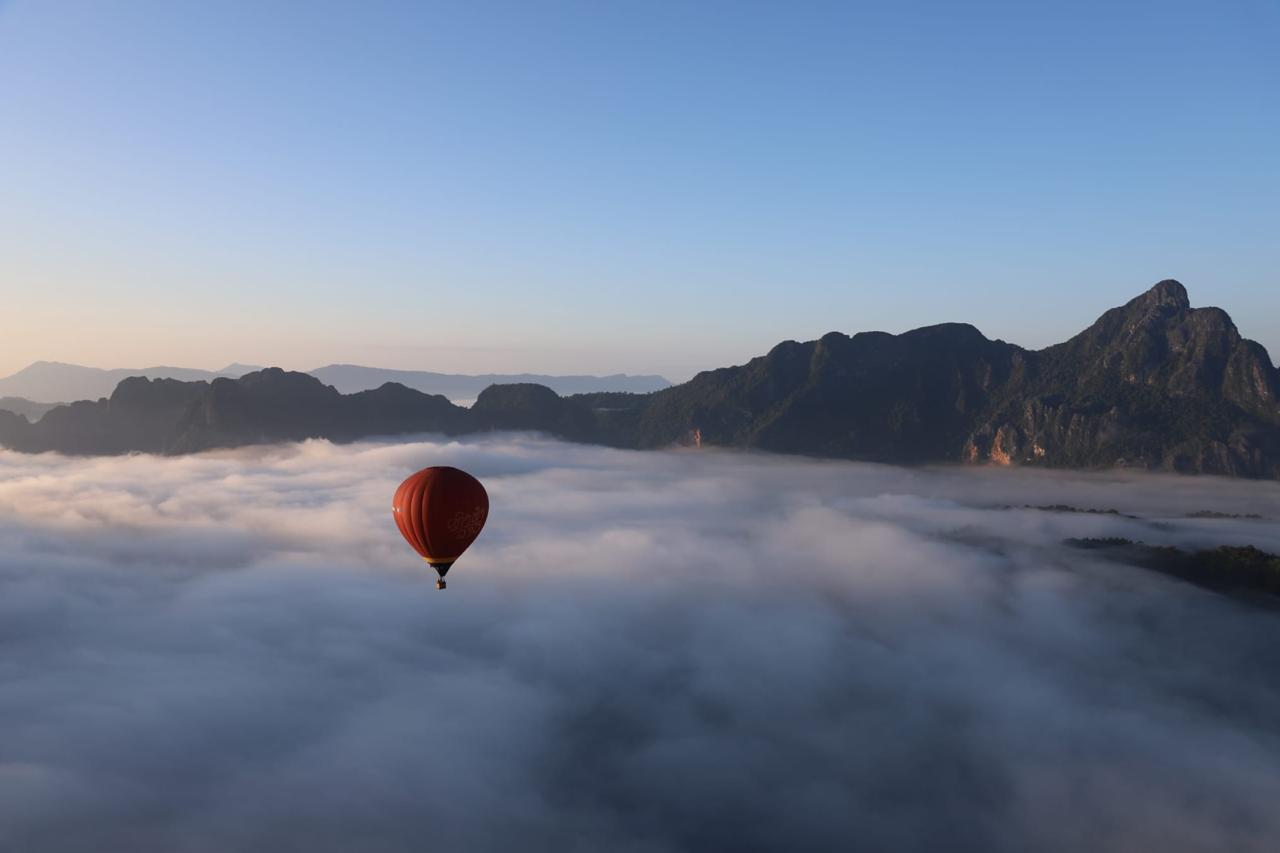 Balloon over Mountain