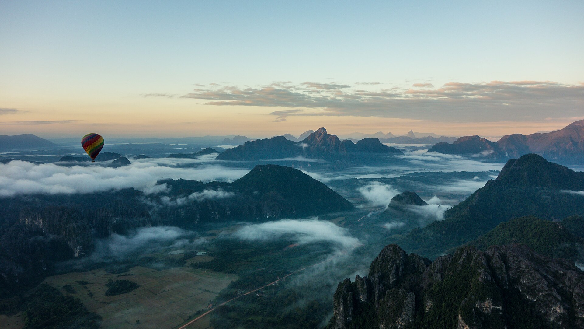 Balloon over Vang Vieng